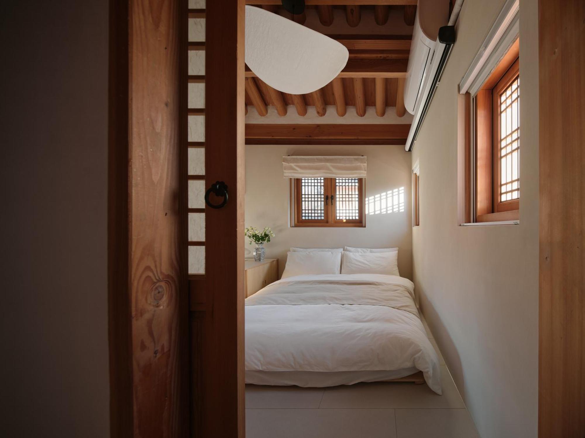 The Korean Traditional Hanok In Downtown Seoul For Convenient Public Transportation - Seoul Ari エクステリア 写真